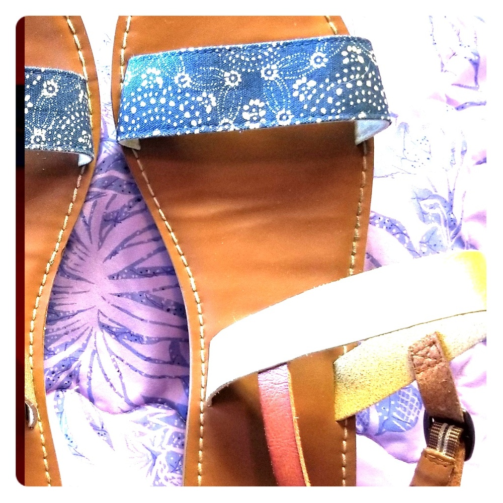 Hollister Sandals EUC